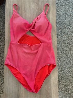 Women's Front Twist-Front One-Piece Swimwear